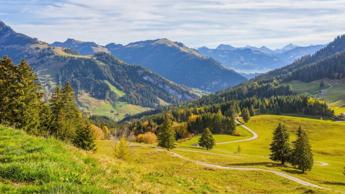 chiemseherin-mountain-landscape-7595442_1280