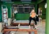 Jak zacząć pilates przy ścianie (wall pilates) w małym pokoju bez żadnego sprzętu